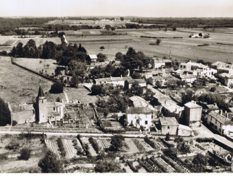 Vue du cimetière et de l' église